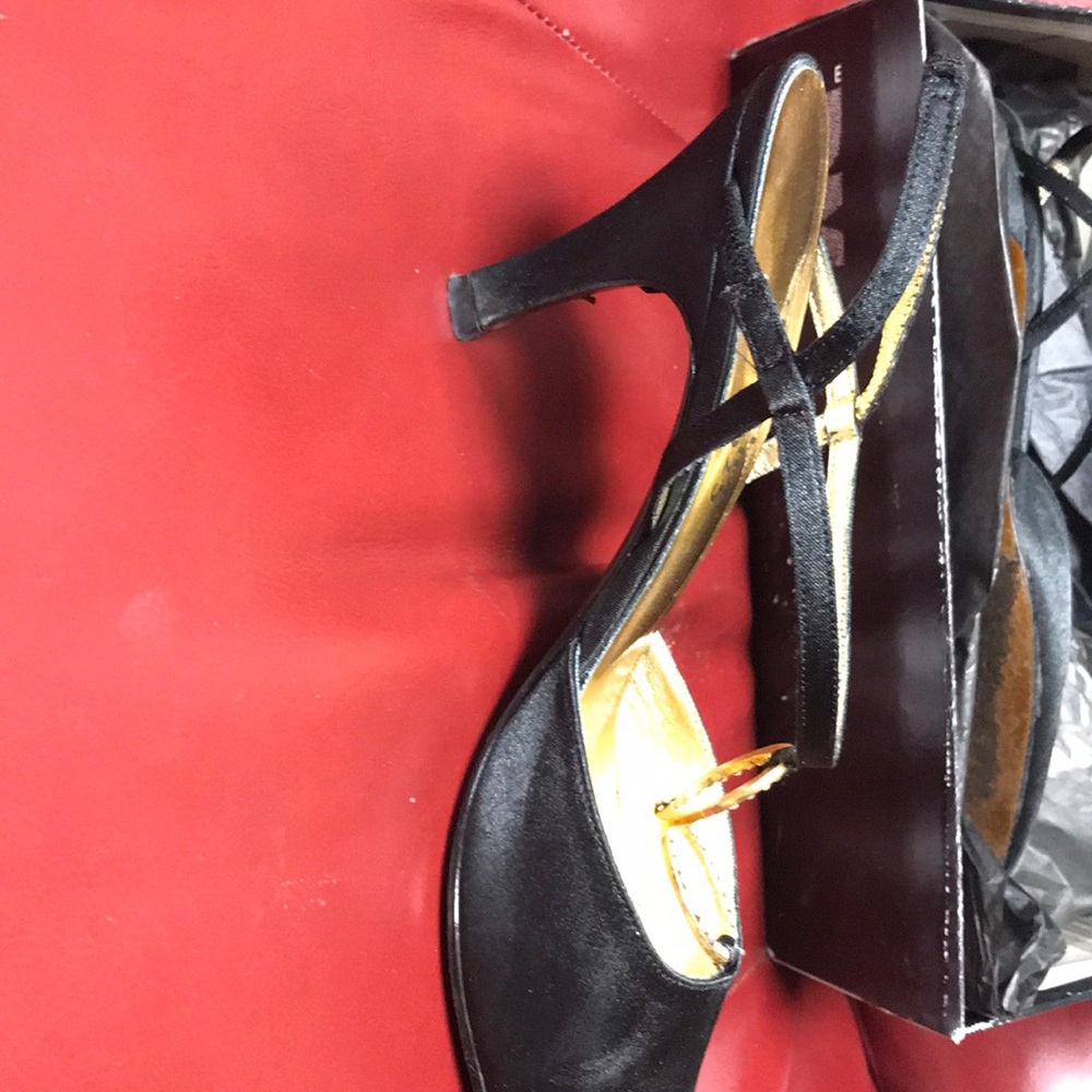 Shoes - Picture 6 of 8